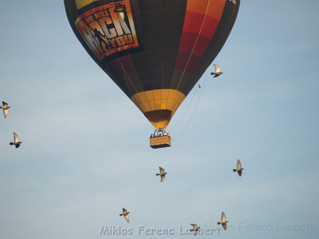 Heissluftballon im vorbei fahren  P26.JPG